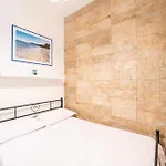 Coral House Premium, 200m To Pinus Village