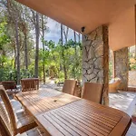 Coral House Premium, 200m To *