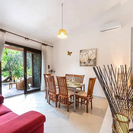Coral House Premium, 200m To *