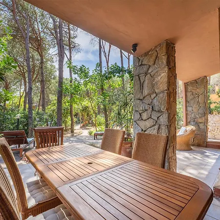 Coral House Premium, 200m To *