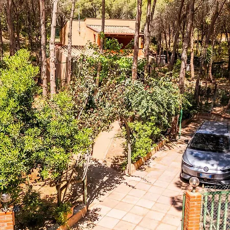 Coral House Premium, 200m To Pinus Village